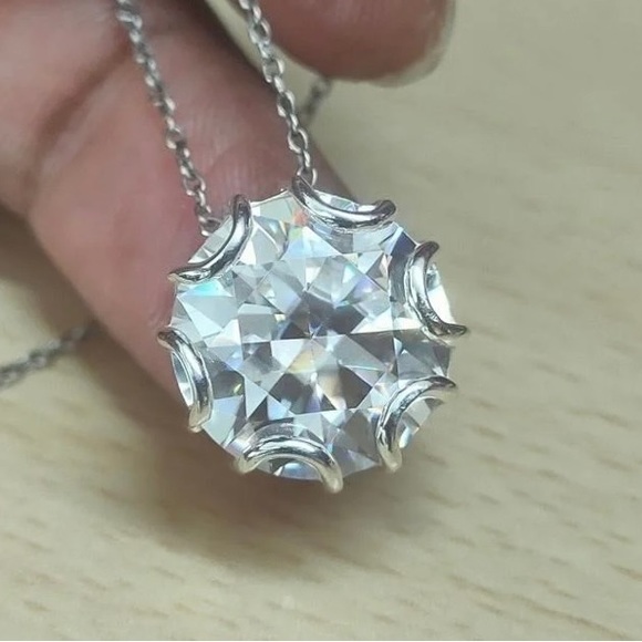 10.3ct ginormous sparkling moissanite diamond gem pendent and necklace. - Picture 4 of 5